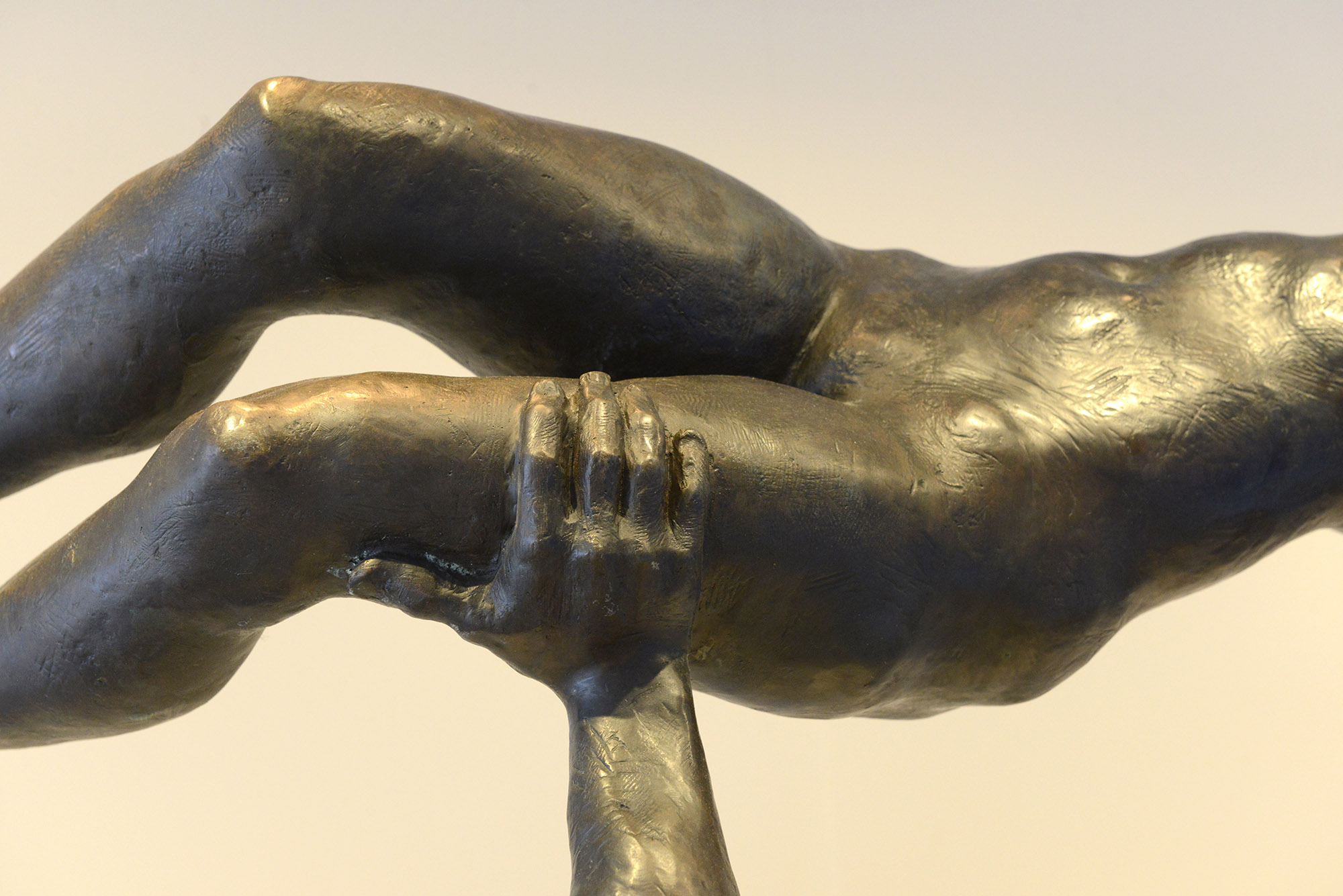 Kirsten Kokkin (født 1951) har kunstverk plassert over hele verden. Også på Vestlia Resort på Geilo. Bronseskulpturen Triangel, formet av en mann og to kvinner. Kunstverket symboliserer hvordan menneker støtter og hjelper hverandre. Vi kan ikke leve uten hverandre, sier kunstneren selv.