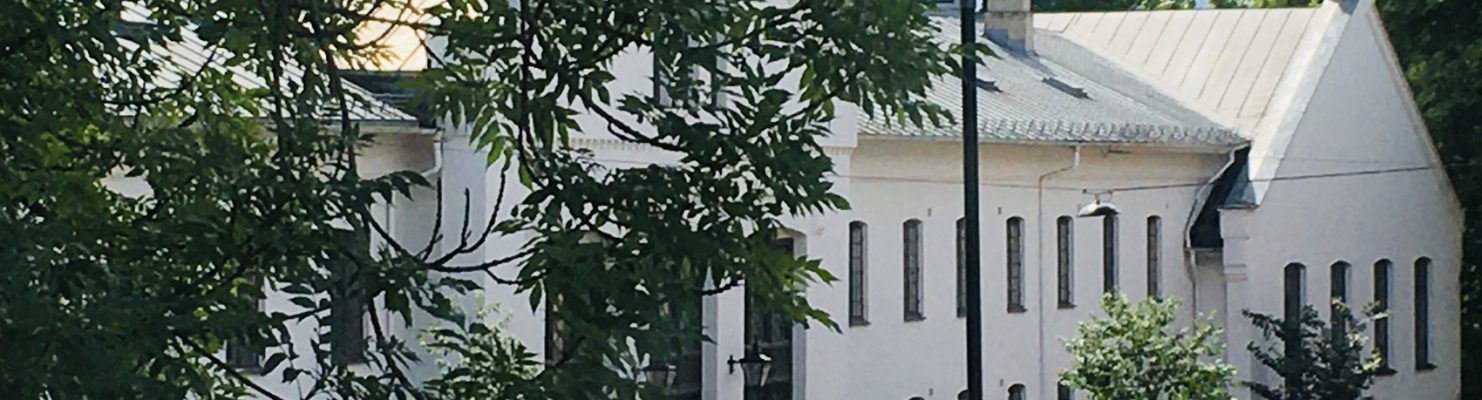 Slottet + Munch, utstilling i KunstStallen bak slottet i Oslo. De har lånt to Munch-trykk fra The Gundersen Collection.