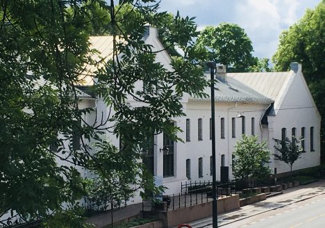 Slottet + Munch, utstilling i KunstStallen bak slottet i Oslo. De har lånt to Munch-trykk fra The Gundersen Collection.