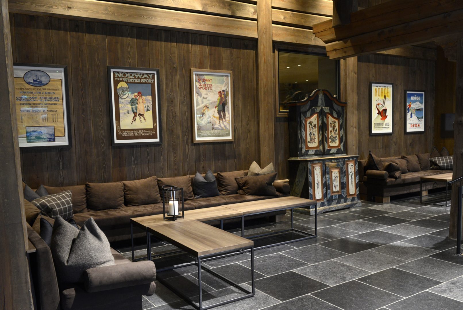 The Gundersen Collection er en imponerende samling av kunst og norske bondeantikviteter. Store deler av samlingen er stilt ut på hotellet Vestlia Resort i fjellbygda Geilo, Norge. The Gundersen Collection har også Norges viktigste private samling med Munch-grafikk. Ikke minst flere håndkolorerte grafiske verk. TGC har også verdens største samling med Peder Balke. I tillegg til en imponerende samling norsk bondekunst. På Vestlia kan vi også se en rekke flotte reklameplakater for Norge.