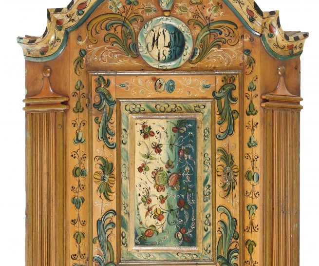 Hjørne-hengeskap med original rosemaling, eierinitialer og datering 1837, Telemark. Øvre Lynnevik, Gransherad, malt av Eiliv Hallvorson Bøen Koglekasine (1810-1874)