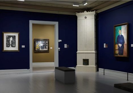 Brosjen, Eva Mudocci, 1903. Litografi trykket i sort. Signert nede til høyre med blyant: E Munch. Lånt ut til Galleri F15 av The Gundersen Collection